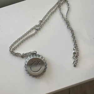 Louis Tomlinson bottle cap halsband  - Köpt på hans hemsida 