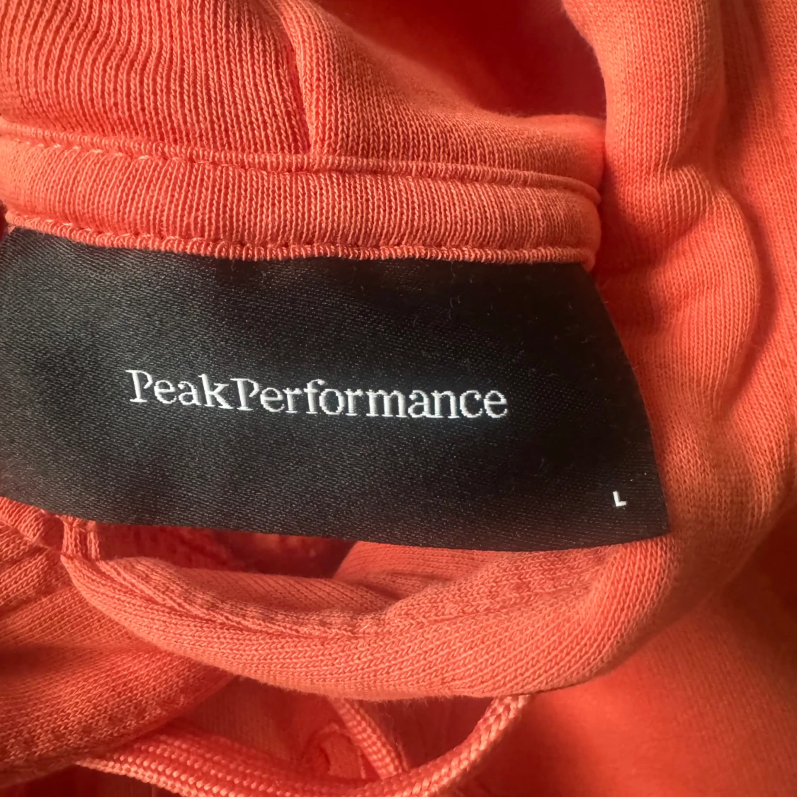 Säljer hoodie från peakperformance  - 90