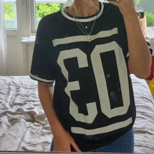 Tshirt - Oversized t-shirt I storlek s. 