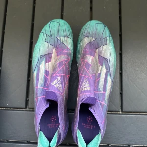 Adidas X  - Säljer mina Adidas speedflow. Använder inte dem längre.  Skorna passar även dem som har storlek 43.