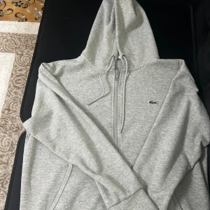 Lacost zip up - Finns flera bilder vid behov, kan diskutera priset 
