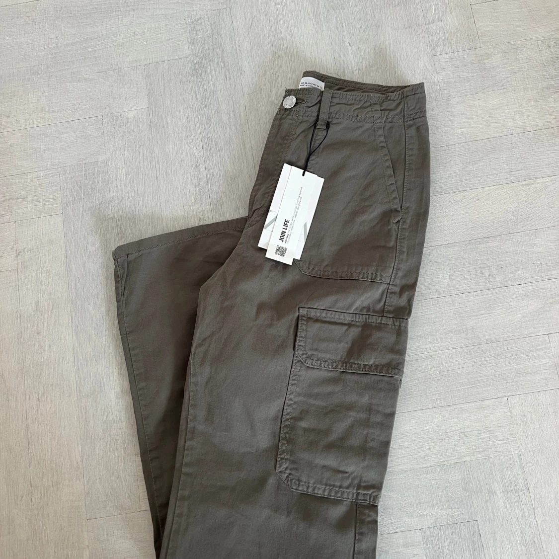 Zara cargobyxor gröna