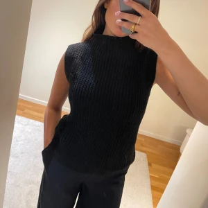 Topp - Sååå fin stickad topp från Jacqueline De Young, storlek XS men mer en en S och i superfint skick💕💕