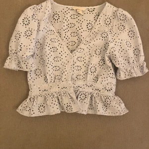 Blus - Jättesöt blus från hm! Perfekt till sommaren💗