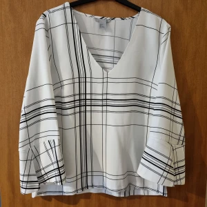 Fin blusa - Helt ny blus,aldrig använd str 36