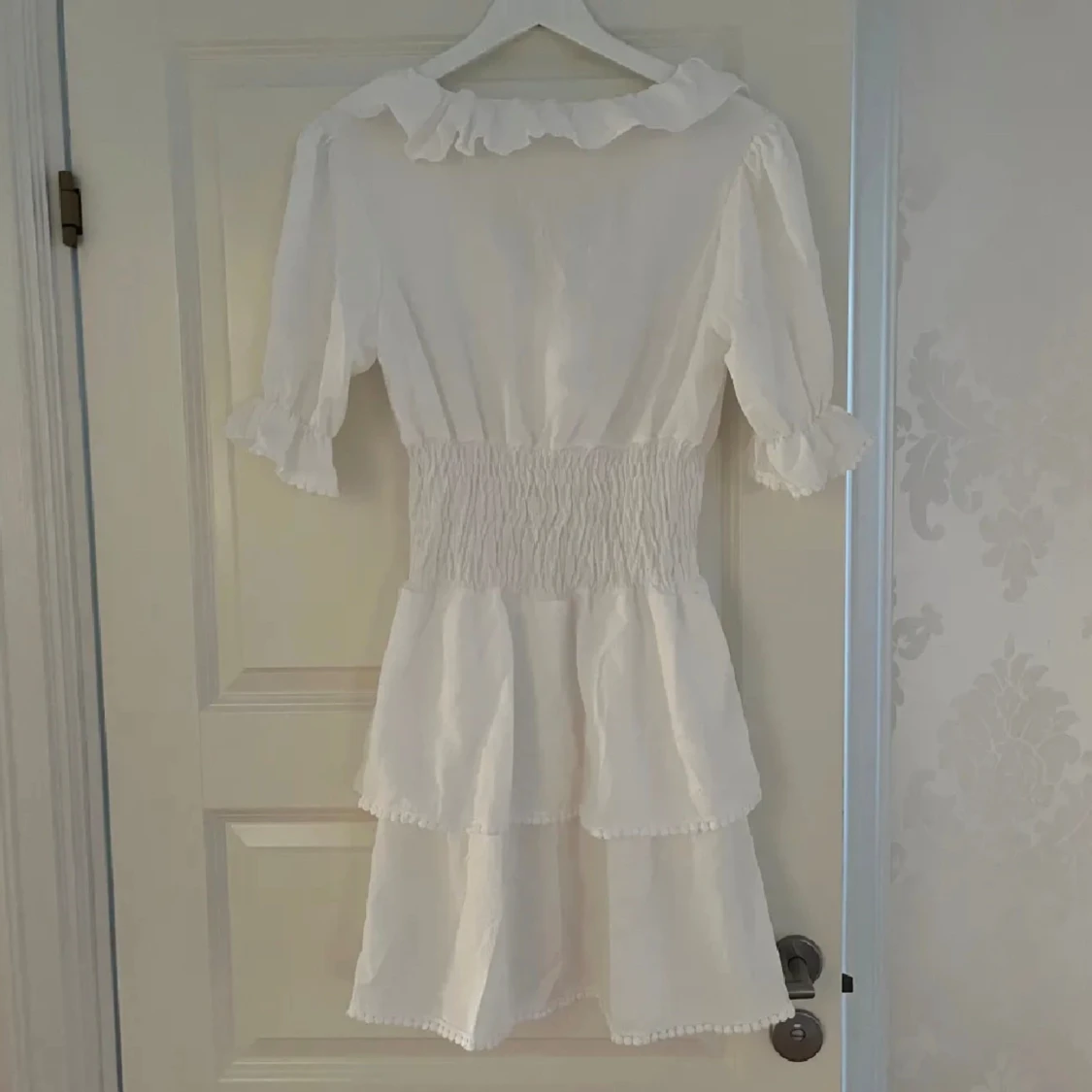 Gullig vit klänning - 90