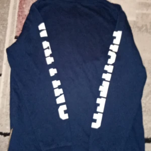 313 tröja - Fint tröja att använda fint skickat har bara använt två tre gånger helt ny. Finns inga fläkar 