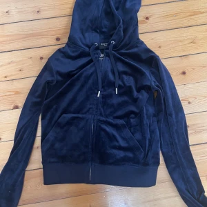 Juicy coutur kofta - Helt oanvänd kofta köpt ett år sedan 