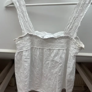 Sommar topp - Så fin sommartopp från neo noir, nyskick💗nypris 600kr