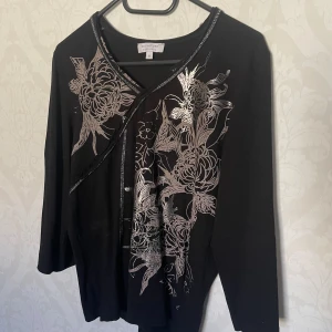 Svart topp - Har köpt second hand!