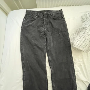 Svarta byxor  - Funkar som perfekt  Skick 9/10 Kan sänka priset 