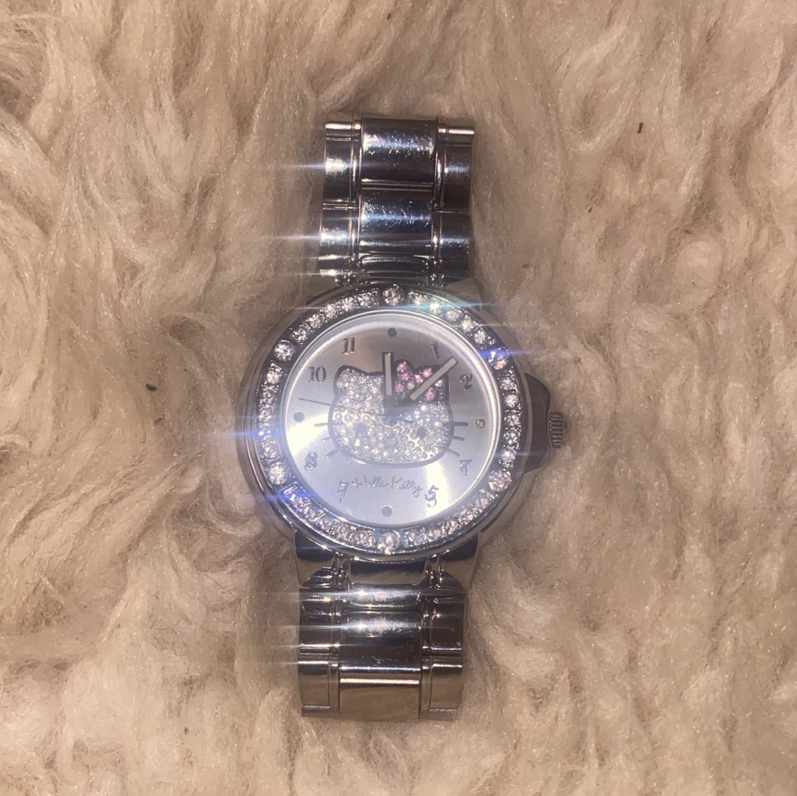 Dripped out hello kitty klocka