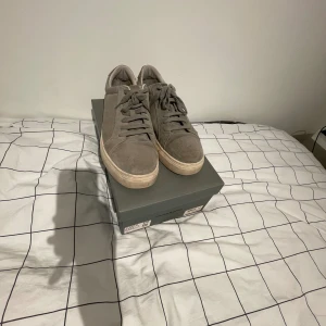 Vagabond skor  - Säljer nu mina vagabond i strl 42 men skulle säga att dom passar 43 köpta för 1400 säljes för 650, cond skulle säga 7/10 lite smutsiga. Pris kan diskuteras vid snabb affär   Mvh Ian 