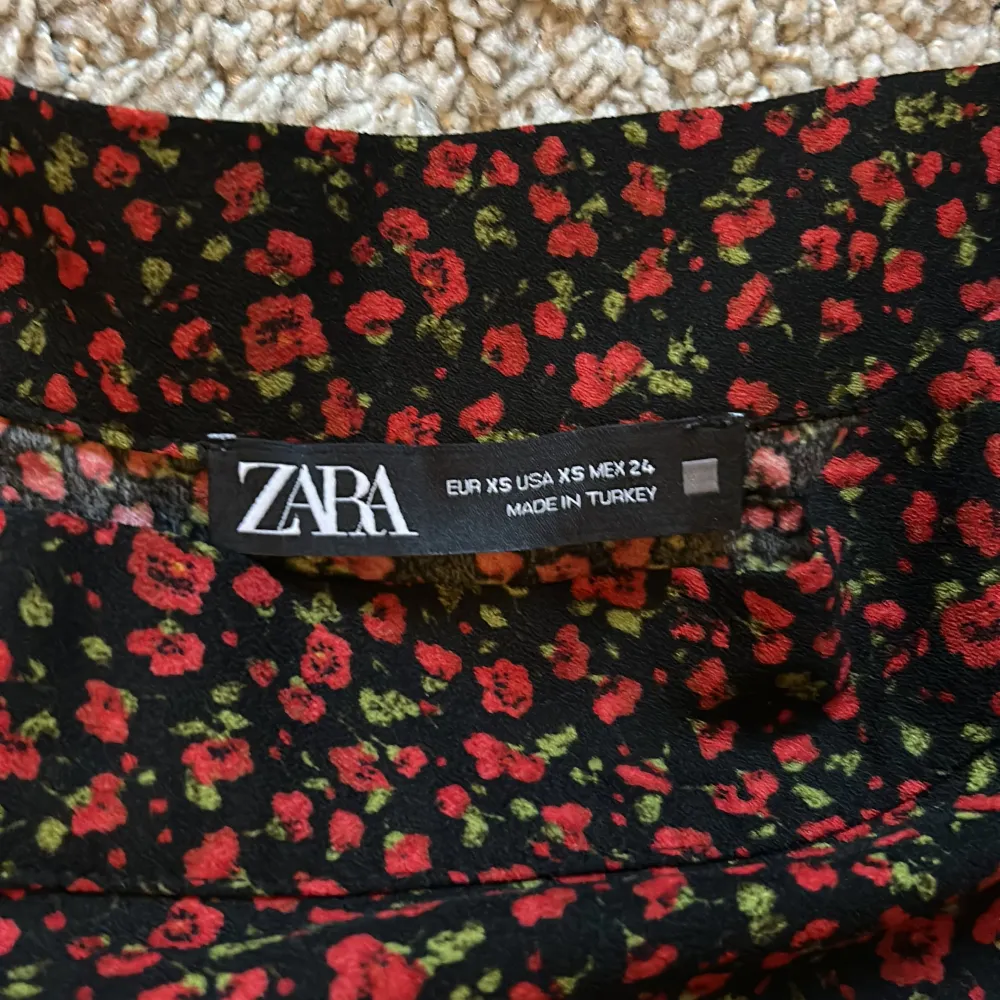 Zara kjol fint skick Dragkedja på sidan. Kjolar.