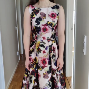 Festklänning - Nyskick klänning sparsam använd. 