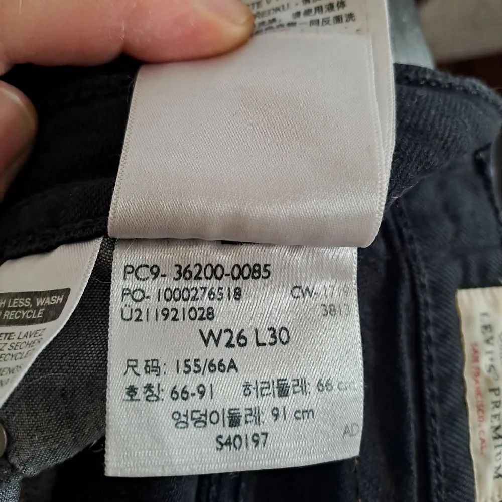 Midrise modell 501, knappgylf, normal benmodell. Jeans & Byxor.