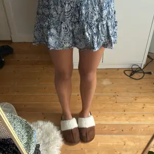 söt kjol från zara köpt förra sommaren, inbyggda shorts i, nyskick💕