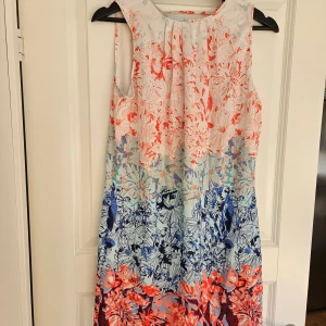 Sommarklänning stl 36 - Sommarklänning från H&M stl 36.