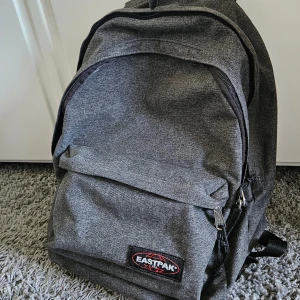 Snygg Eastpak ryggsäck  - Stilren Eastpak ryggsäck