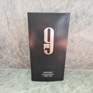 Afnana 9pm - Tja säljer nu min afnan 9pm 100 ml. Väldigt god och fin vanilj doft. Har tagit ungefär 2 sprut med den men vill inte ha den längre. 