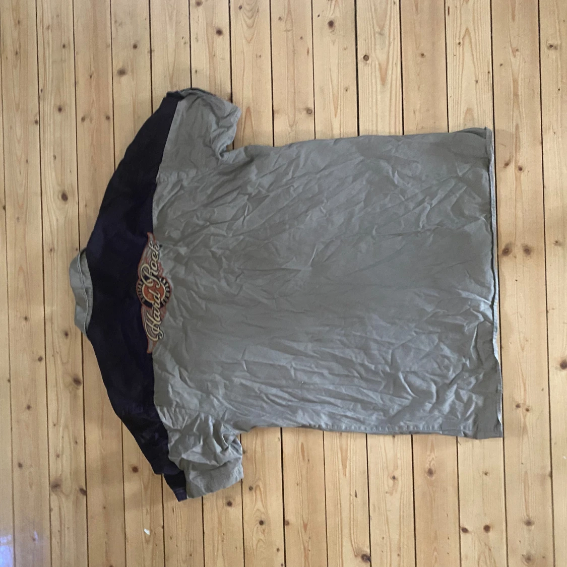 Grå och svart kortärmad skjorta från Hard Rock Guitar Company - 91