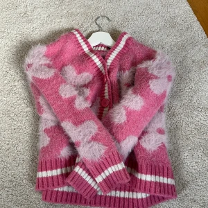 Gullig kofta - Stor i storlek 