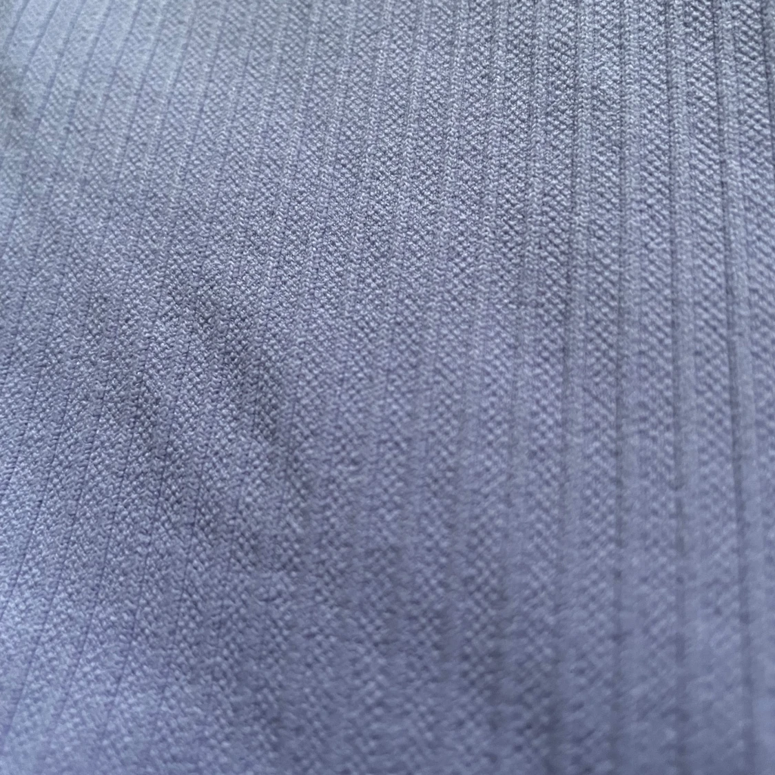 Lila ribbad linnetopp - 91