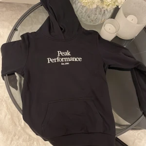 Peak performance hoodie - Hoodie från Peak Performance, knappt använd✨