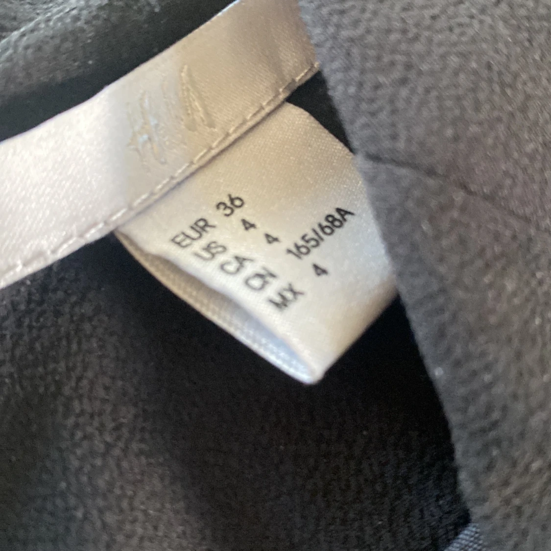 Svart långärmad jumpsuit - 91