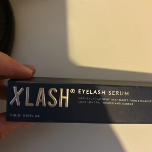 Xlash serum - Ögonfransserum Xlash. Använd men mer än halva burken finns kvar, använder inte längre då jag slutat använda serum. Denna funkar så så bra, mina fransar växte fort och blev mörkare. Rekommenderar verkligen denna