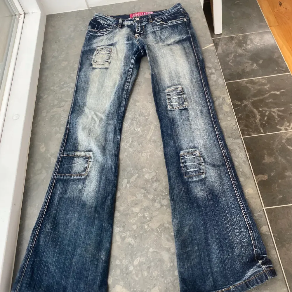 Jätte snygga Lågmidjade utsvängda jeans. Storlek 36. Jeans & Byxor.