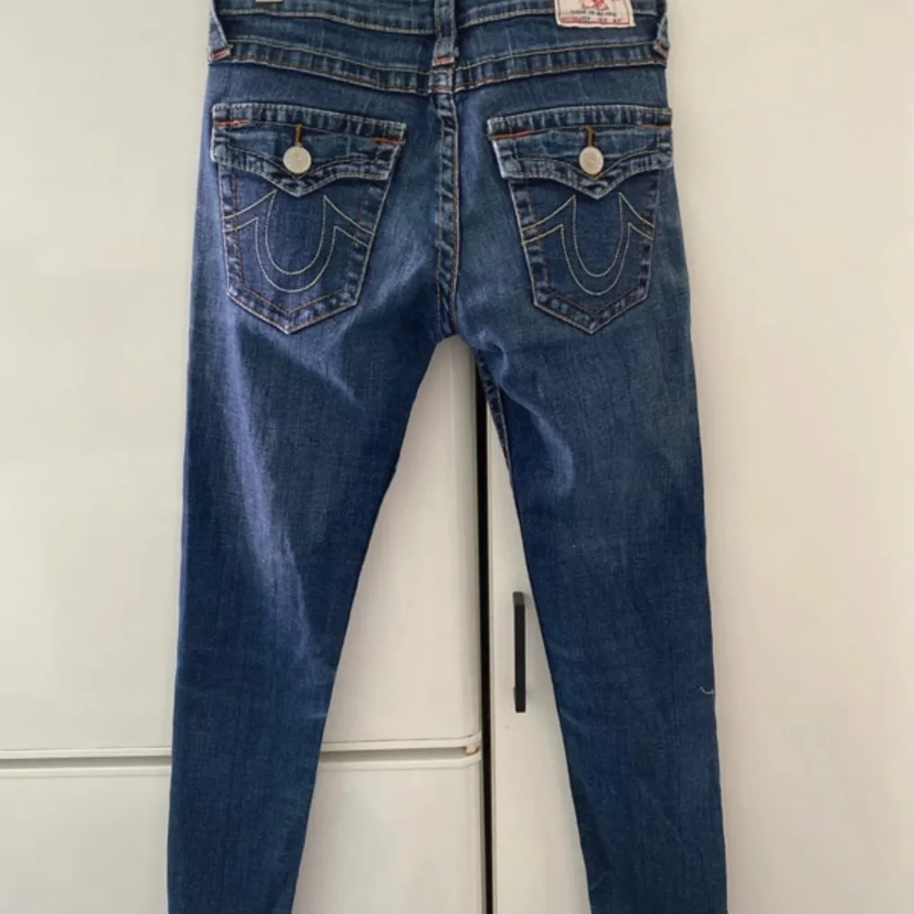 Fina true religion jeans  Som nya. Använda två gånger.  Storlek 25. Jeans & Byxor.