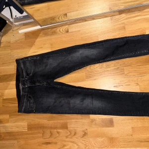 Tiger of Sweden slim jeans - Riktigt snygga Slim Jeans från Tiger of Sweden i storlek 33, 32 i mycket bra pris.