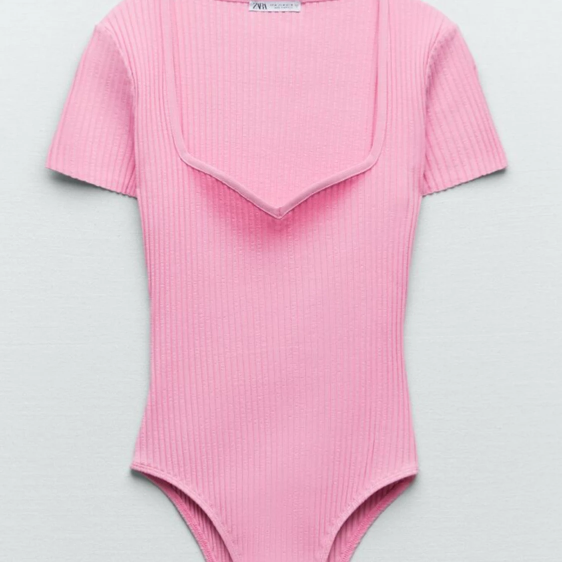 Rosa ribbad bodysuit från Zara - 91