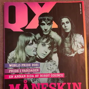 Måneskin QX tidning - Säljer denna QX tidning där måneskin är i fokus! Alla sidor finns kvar och är som ny🥰 Beställde den när jag var ett fan av dom men tror säkert nån annan har mer nytta av den än mig så jag inte lyssnar på deras musik längre 🥰