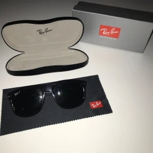 Rayban boyfriend - Hej! Säljer nu dessa feta rayban boyfriend i jätte bra skick nästan helt nya 