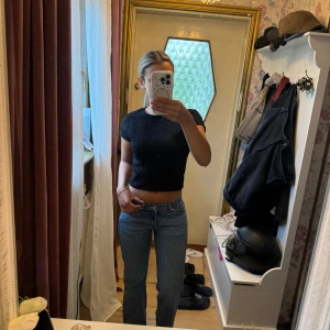 weekday, Arrow jeans - Säljer mina Weekday, Arrow jeans då de inte används längre!🥰 De är i bra skick och i storleken 25/32!🤗