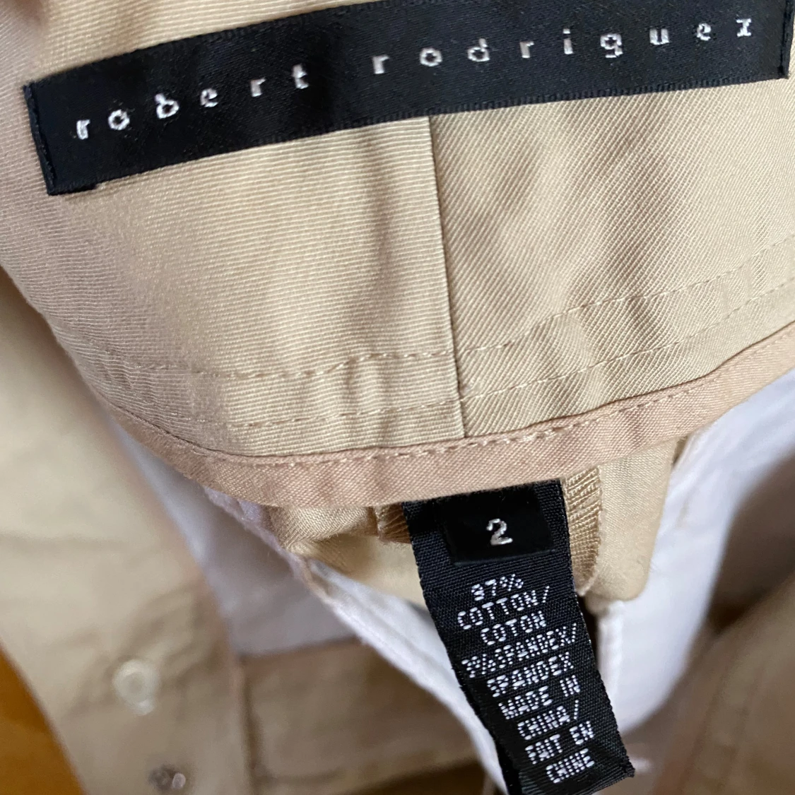 Beige byxa/ med vit spets  - 92