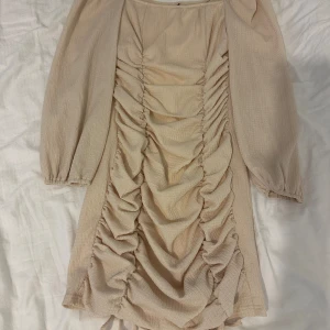 Beig kläning - Beig tajt kläning 