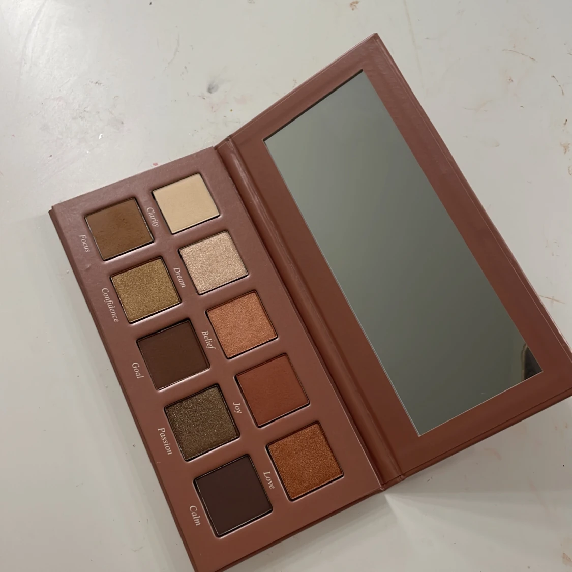 Caia ögonskuggs palett  - 90