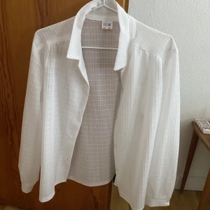 Blus - Fin tunn vit blus