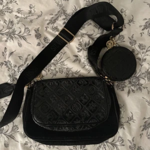 Väska Silvio Tossi - Se bild för skick samt dragkedja 