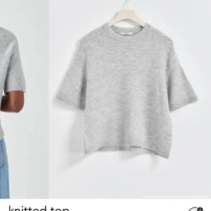 Kortärmad stickad tröja - Säljet denna jättefina stickade tröjan ifrån gina tricot i storlek storlek s. Använd 1-2 gånger. Köparen står för frakten❤️