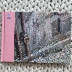 You never walk alone - BTS album - I fint skick. Alla diverse gåvor, utöver cd-skivan finns med😊  Nypris 300kr