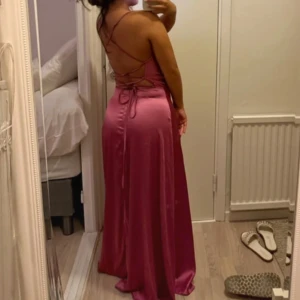 Långklänning - Fest/balklänning i rosa inte använd 