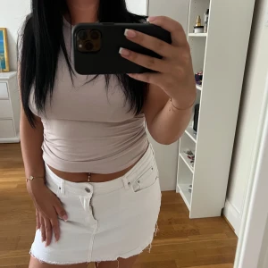 Vit jeans kjol - Kommer ej till användning längre så gott som ny!!