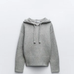 Stickad Hoodie ZARA - Fin stickad hoodie från zara! Använd 2-3 gånger. (Nypris 499)