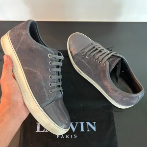 Lanvin skor  - Säljer dessa lanvin skor i mycket bra skick | Det ör i storlek UK 9 motsvarar 43 | Skick 8/10 | skorna tillkommer | skriv vid minsta fundering 💭 