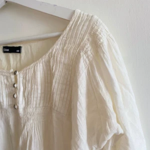 Tunn blus - Tunn vit blus<3