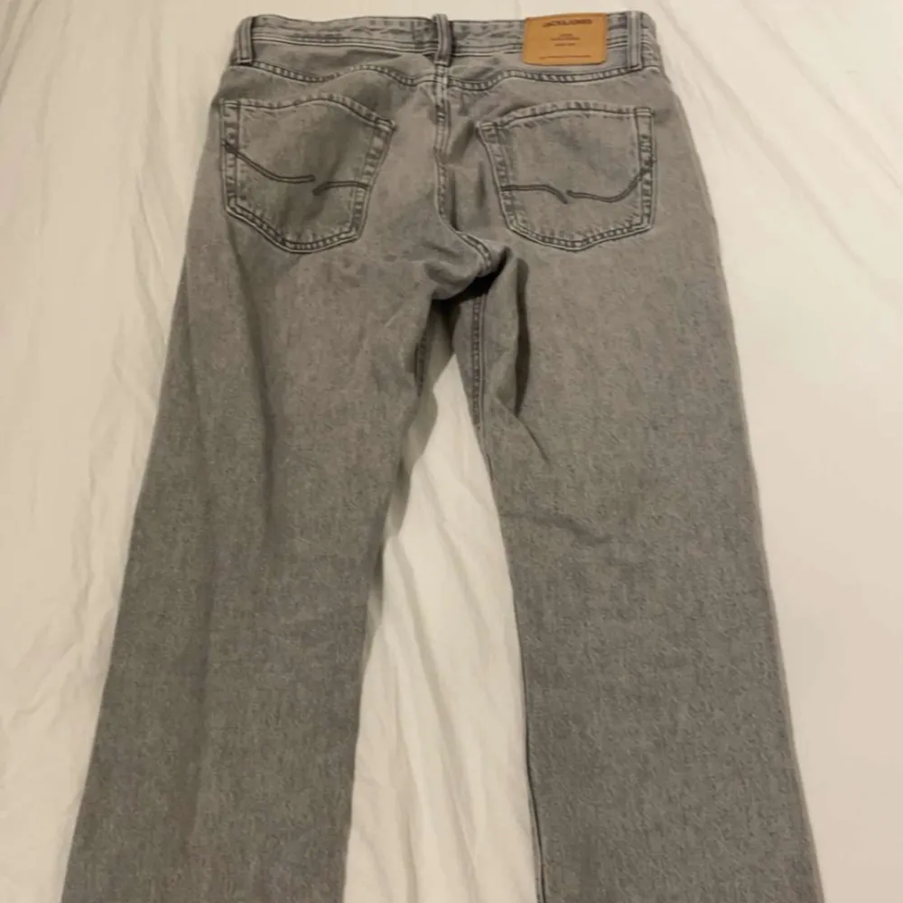 Jack and Jones jeans grå Storlek: w29 L32 Varsamt använda. Jeans & Byxor.